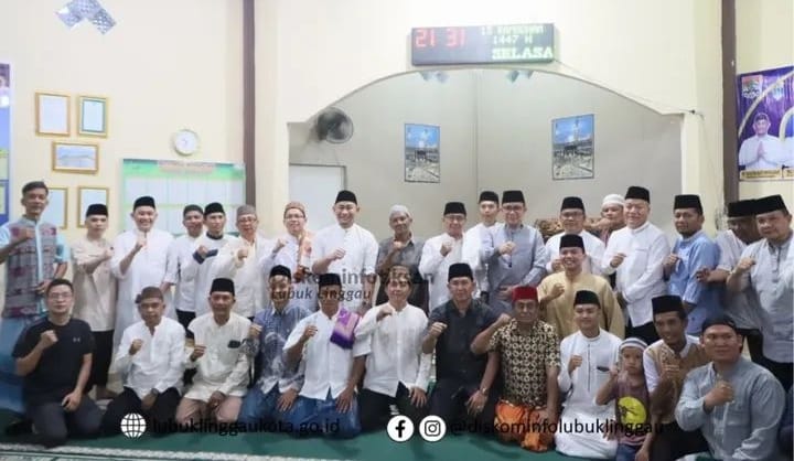 Wali Kota Lubuk Linggau Sholat Tarawih Bersama di Masjid Al-Basir